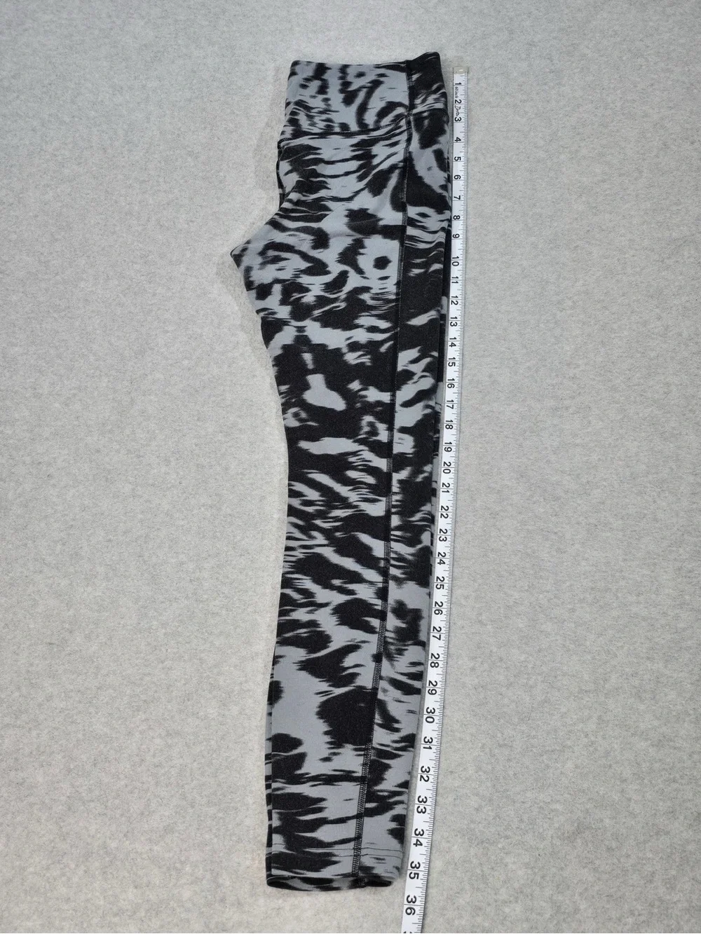Nike Dri-FIT Women’s Ankle Leggings Medium Regular Black/Gray Abstract
